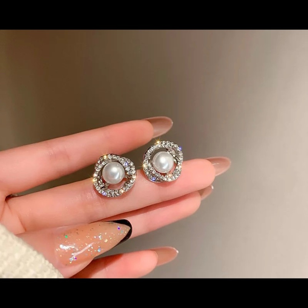 Pearl earrings